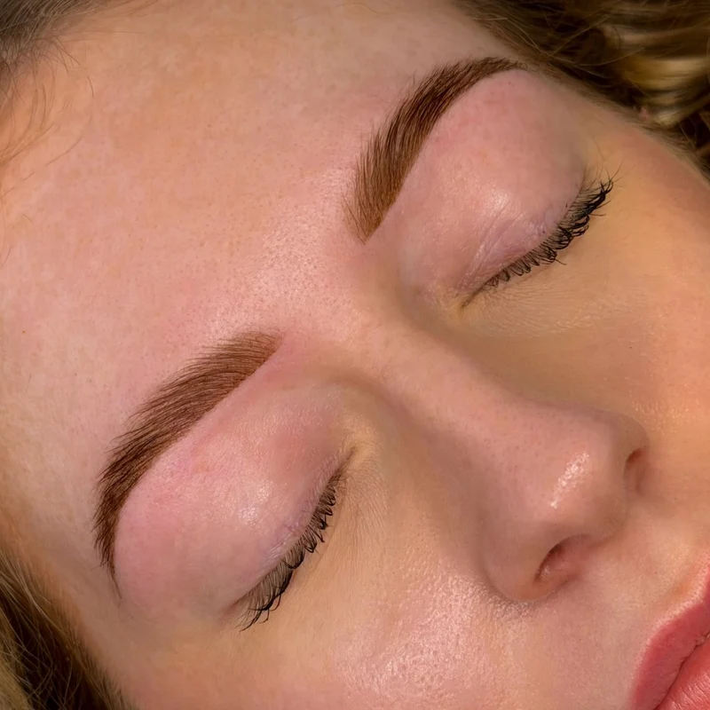 Hybrid Tint Noisette – Teinture cils & sourcils brun clair rosé-taupe
