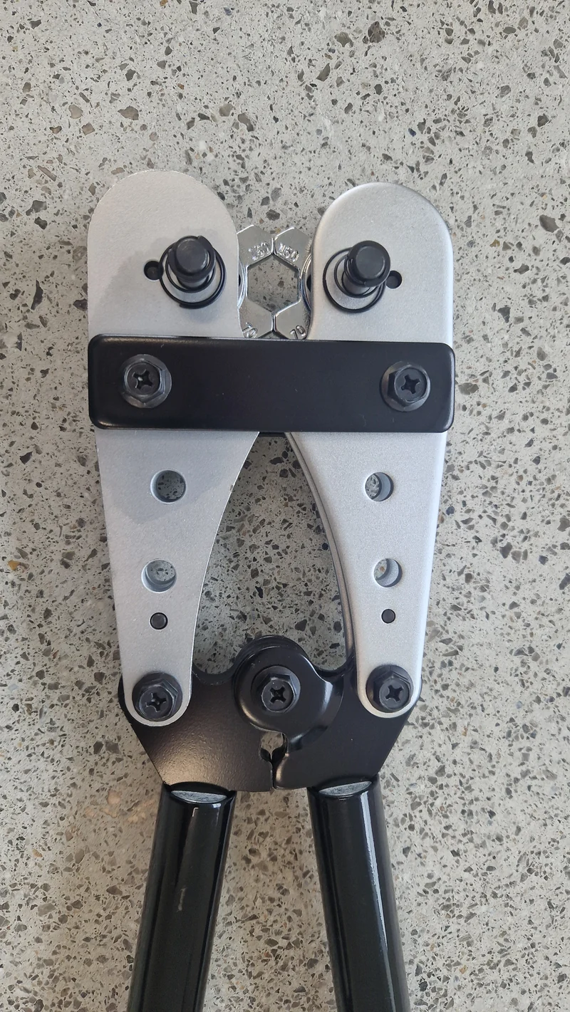 Pince à sertir robuste pour cosses de tubes en cuivre / 25-150 mm²