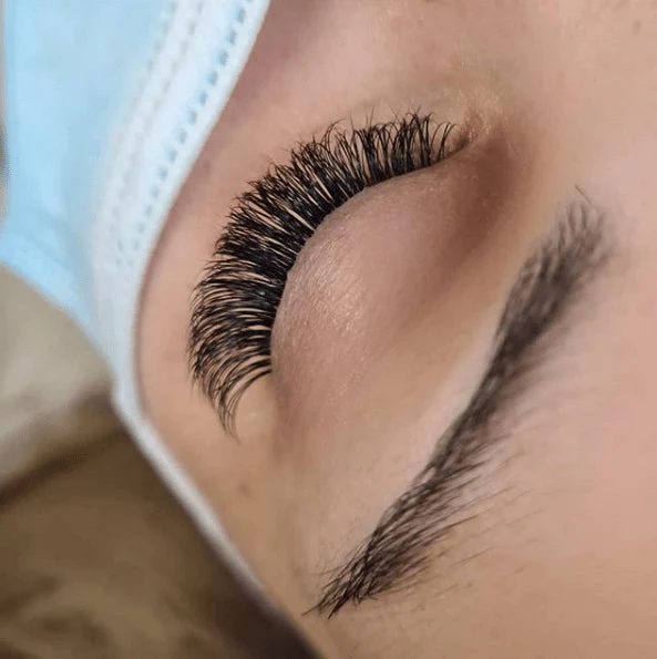 Volume Russe – Extensions de cils en soie – Boîte MIX (7–14 mm) – Bouquets faits main