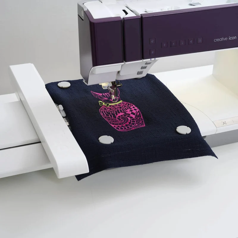 PFAFF® creative™ expression 750 Accessory Bundle