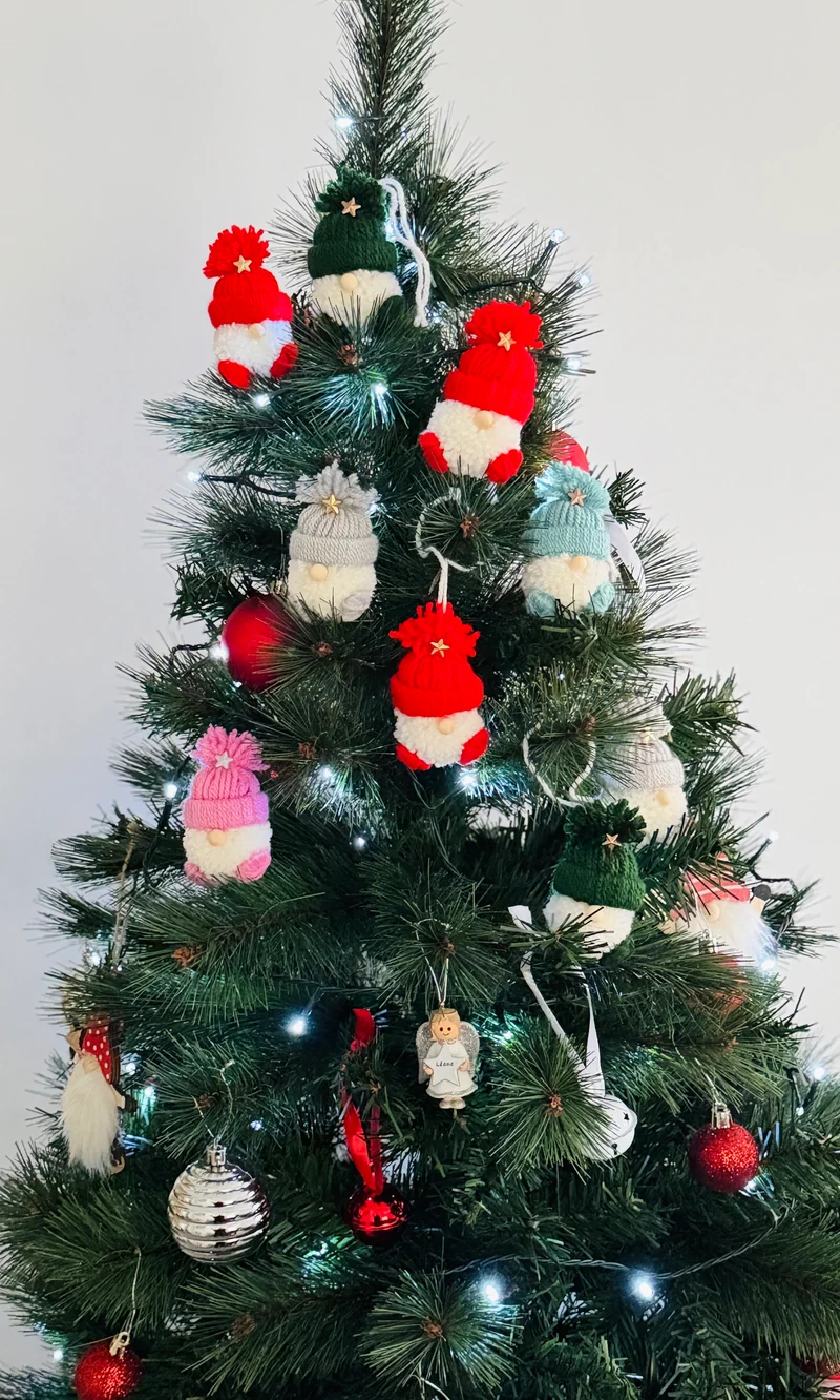 Gnome de Noël avec ses petits pieds