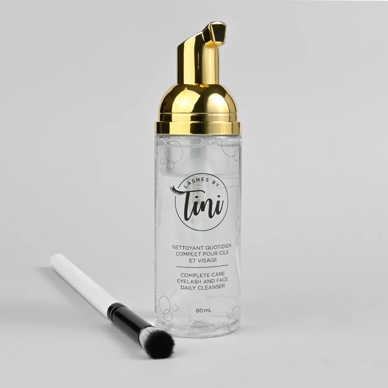 Nettoyant quotidien complet pour cils et visage