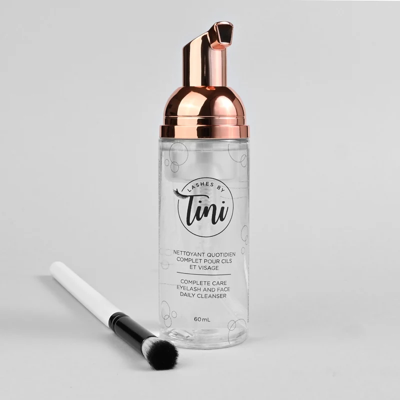 Nettoyant quotidien complet pour cils et visage