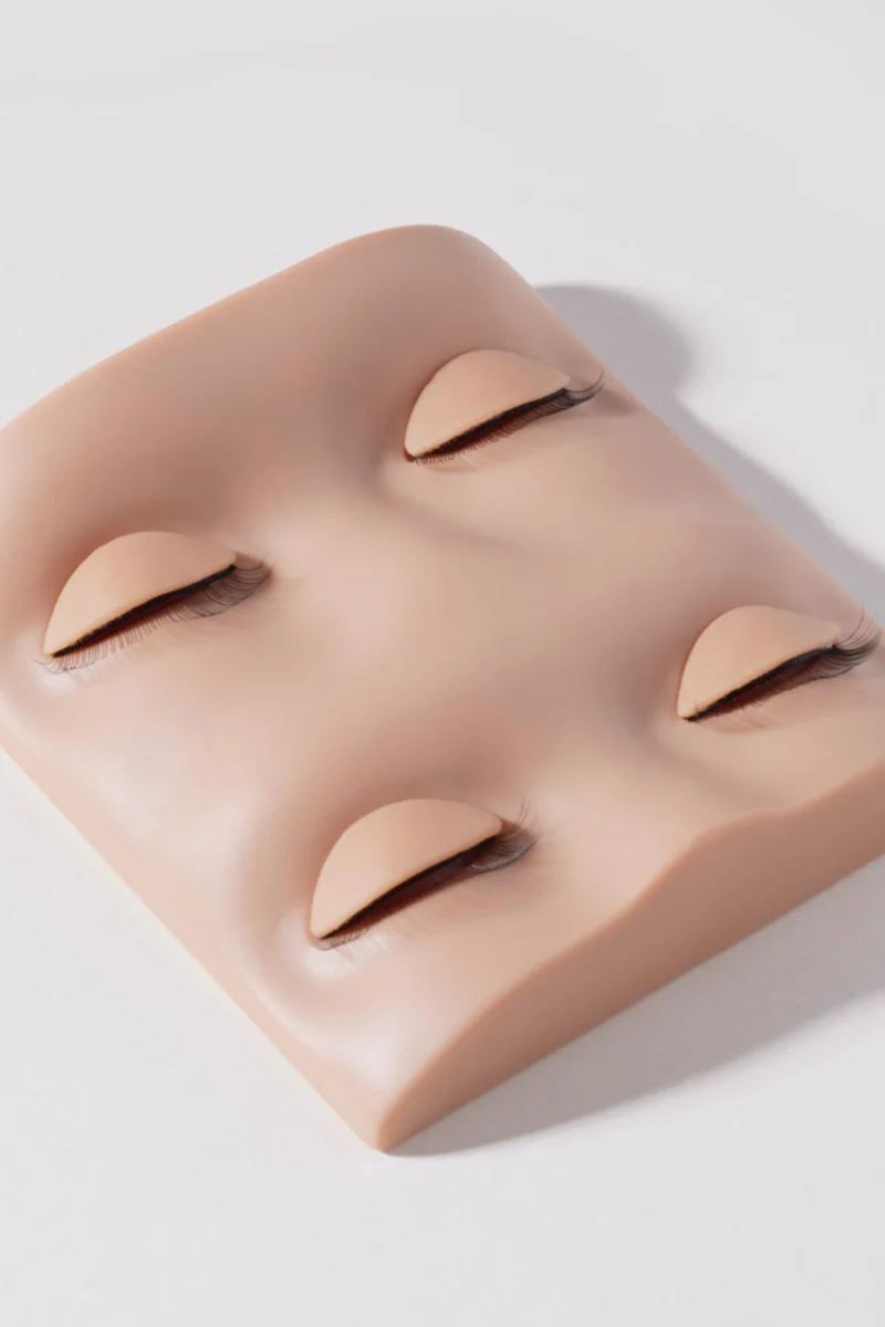 Tête d'entrainement pour extensions de cils + 4 paupières