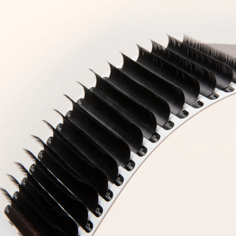 Volume/Classic Chelsea Lashes 0.10