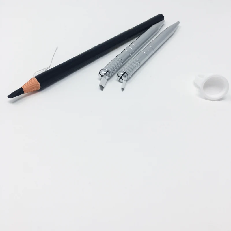 Crayon sourcil microblading