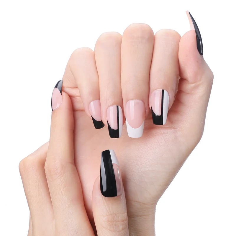 Faux Ongles Noir et Blanc à Motifs Géométriques