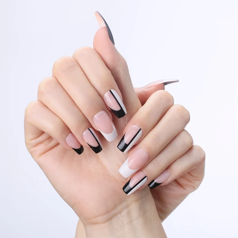 Faux Ongles Noir et Blanc à Motifs Géométriques