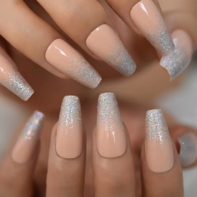 Faux Ongles avec Paille