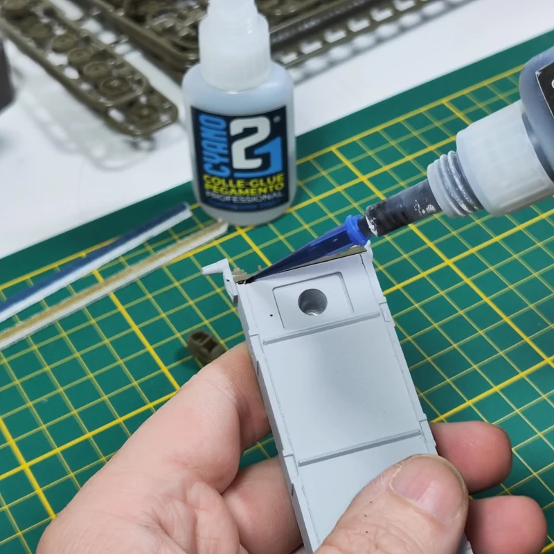 🖤 Super Glue Colle21 Noir – 21g : La Super Glue Cyanoacrylate Noire - Colle Extra-Forte Multi-Usages Idéale pour le modélisme, le bricolage créatif et les réparations techniques exigeantes. 🛠️