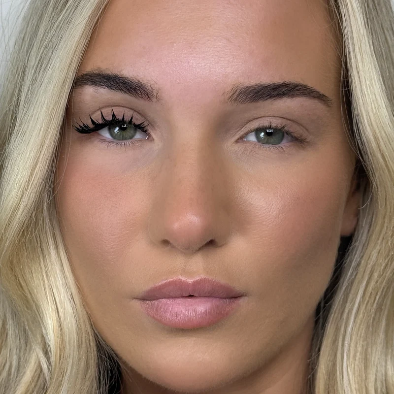 Gel Coiffant 2-en-1 pour un effet Spikes sur les Cils