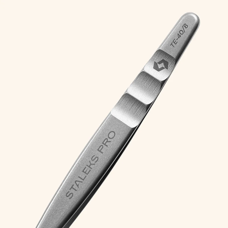 Pince à extensions de cils volume à pointe Boot