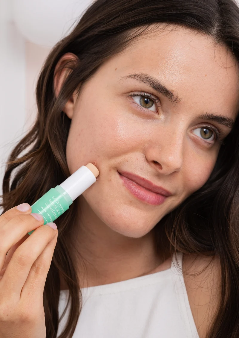 Stick correcteur teinté anti-imperfections rechargeable
