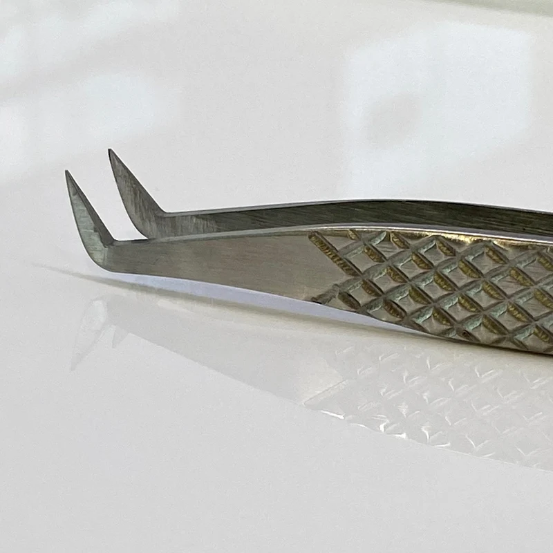 Curved Boot Lash Tweezers