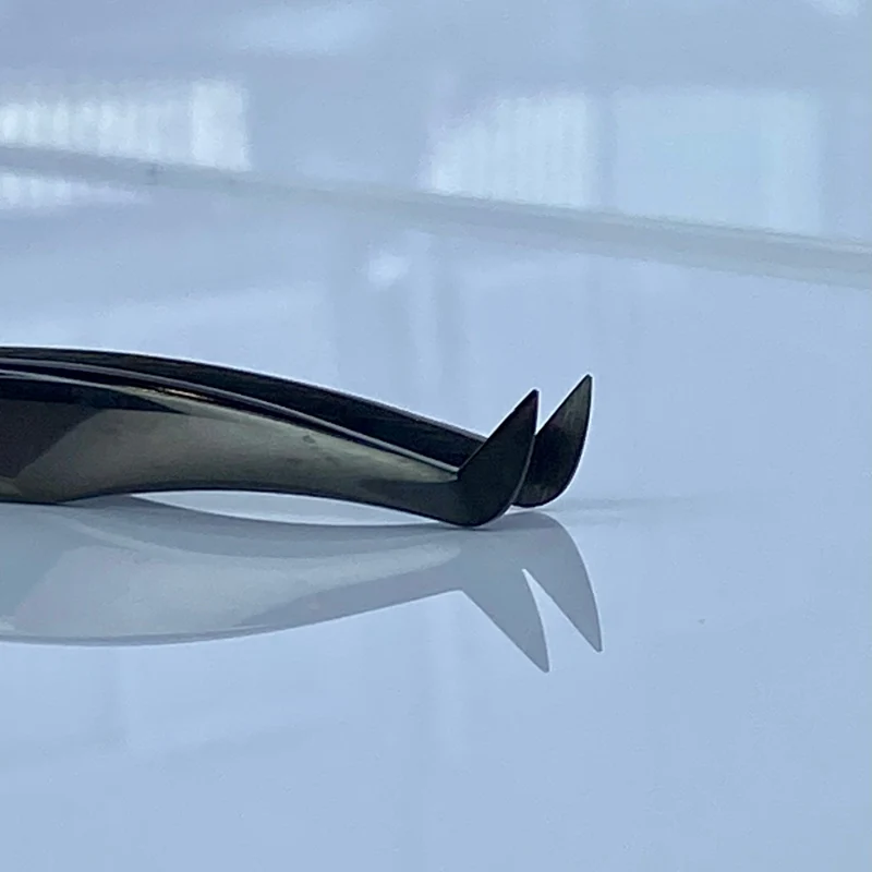 Curved Boot Lash Tweezers