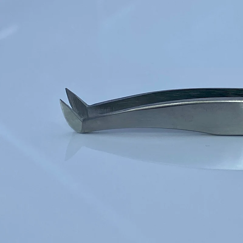 Curved Boot Lash Tweezers