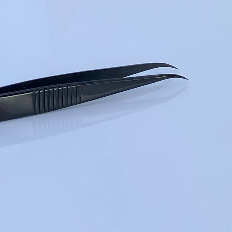 Short Curved Lash Isolation Tweezers