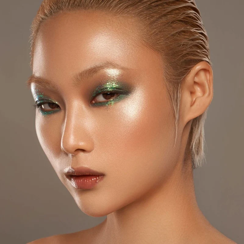 Danessa Myricks Beauty - Infinite Chrome Flakes Laser Beam