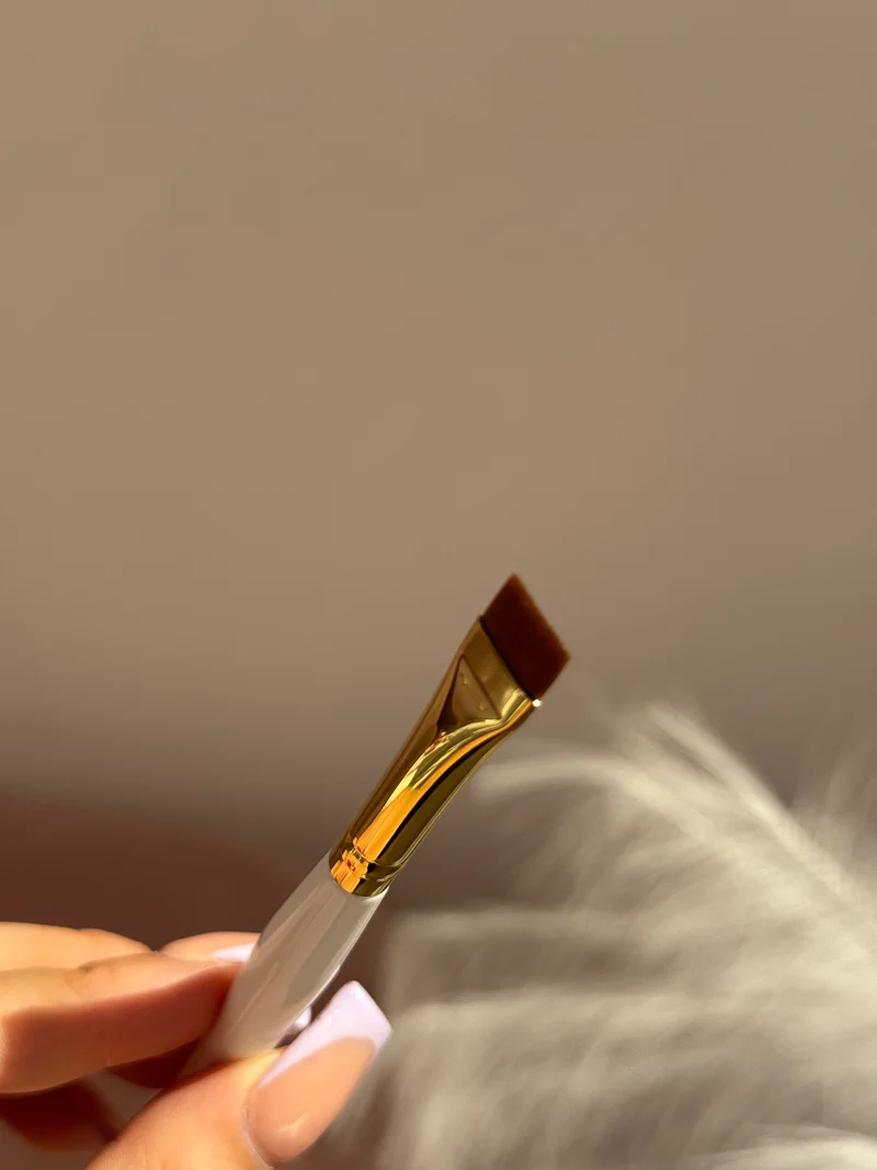 Flat brush