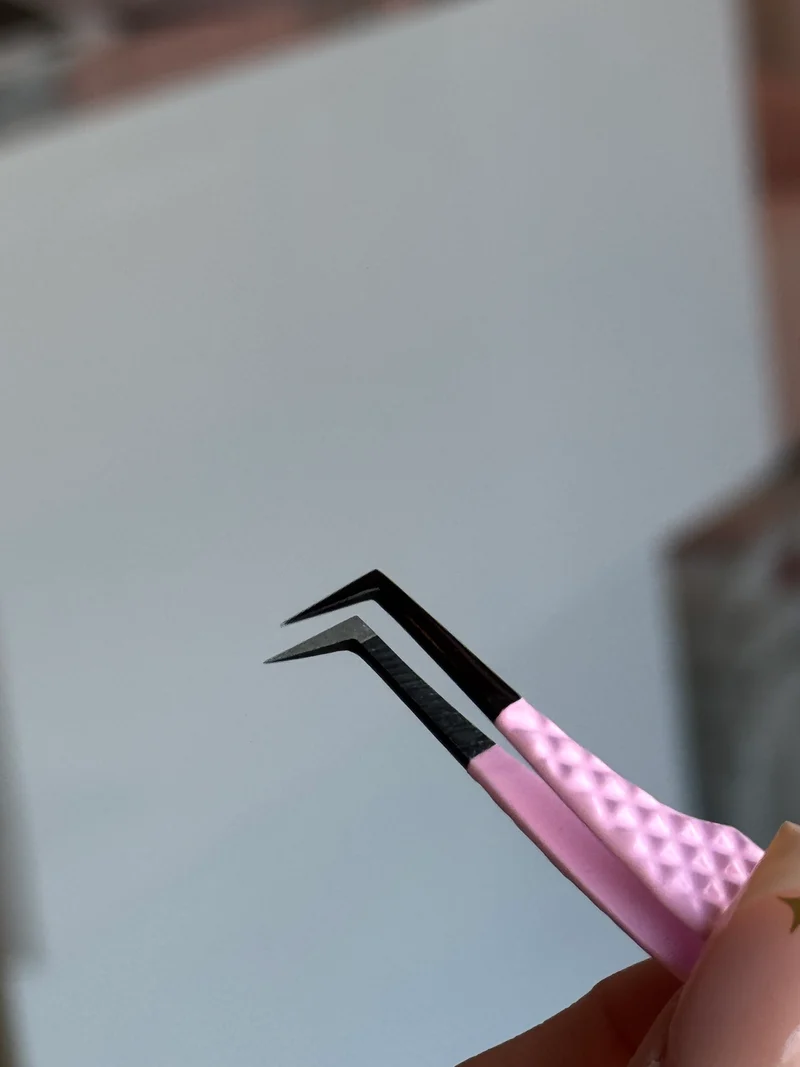 Angel grip fiber tip tweezer