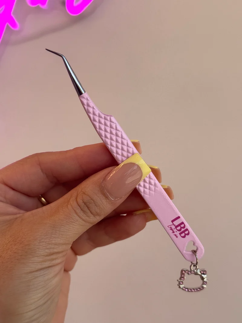 Hello Kitty Charm Tweezers🎀